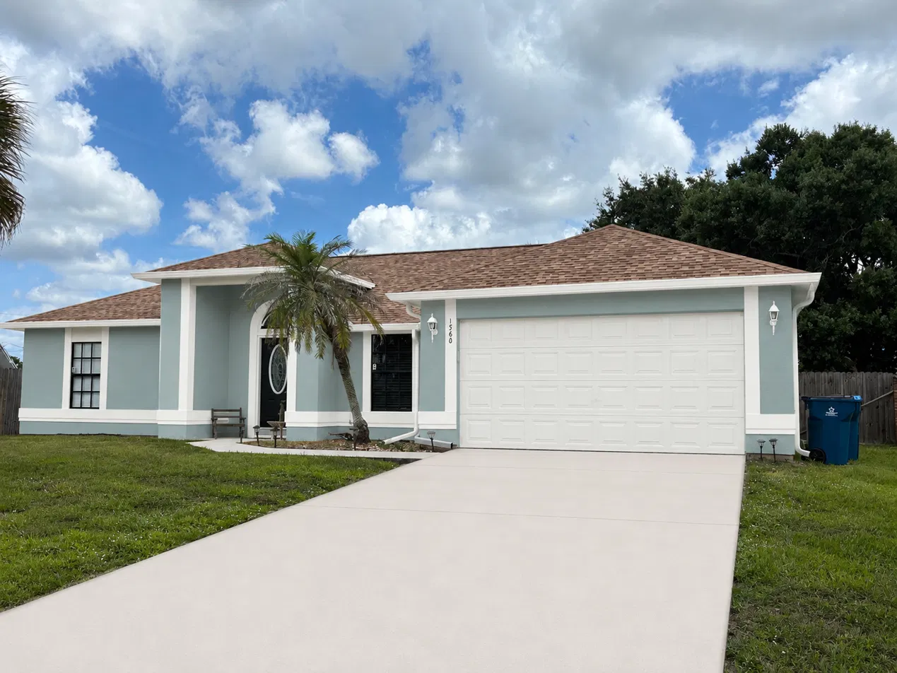 Teresa and Pedro's home — Coastal Blue Gray scheme